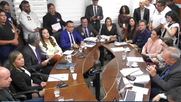 Na Aleac, servidores do Hospital Regional do Alto Acre dizem ‘não’ à terceirização: “não podemos renunciar a nossa função para terceiros”